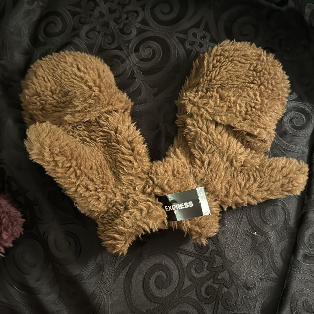 Express Convertible Teddy Mittens - Picture 6 of 6